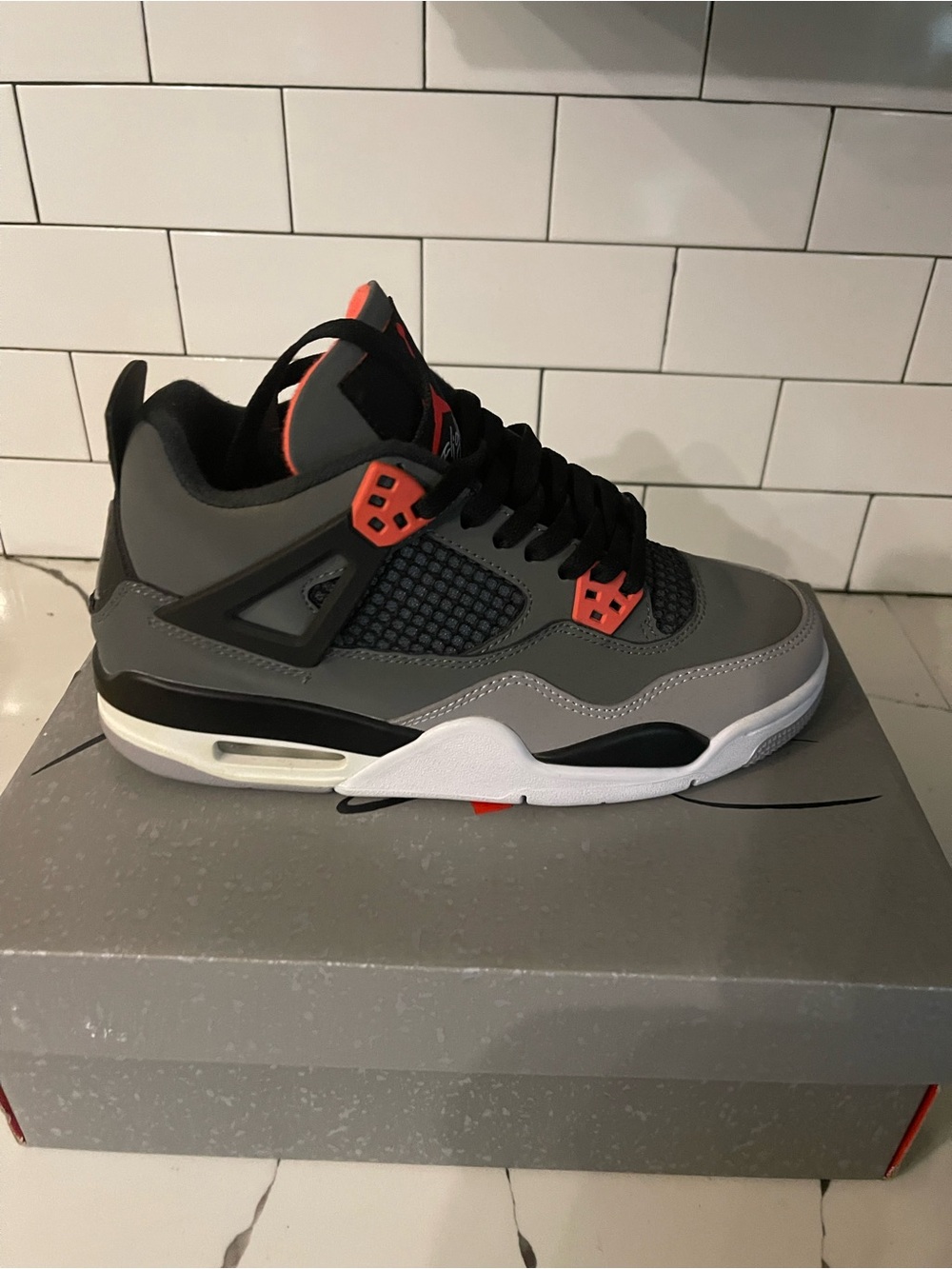 Men’s Retro 4 Infared Size 6.5.
